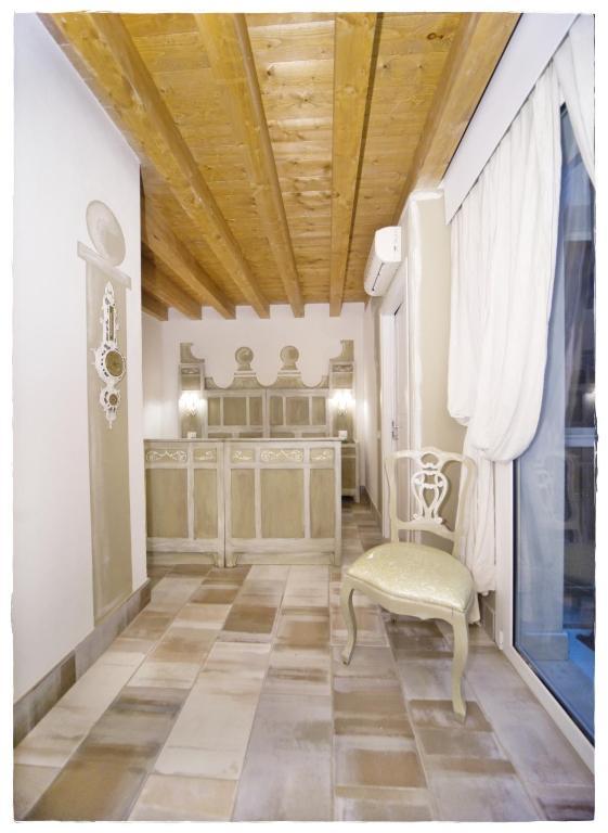 The Place Cagliari Bilik gambar